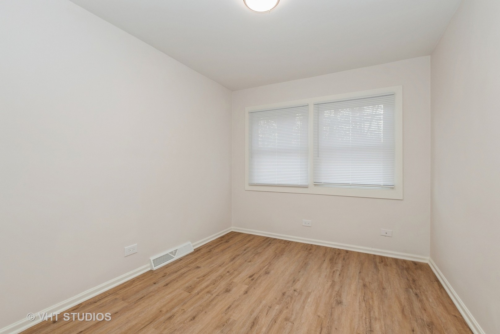 9433 S Burnside Avenue, Chicago, IL 60619