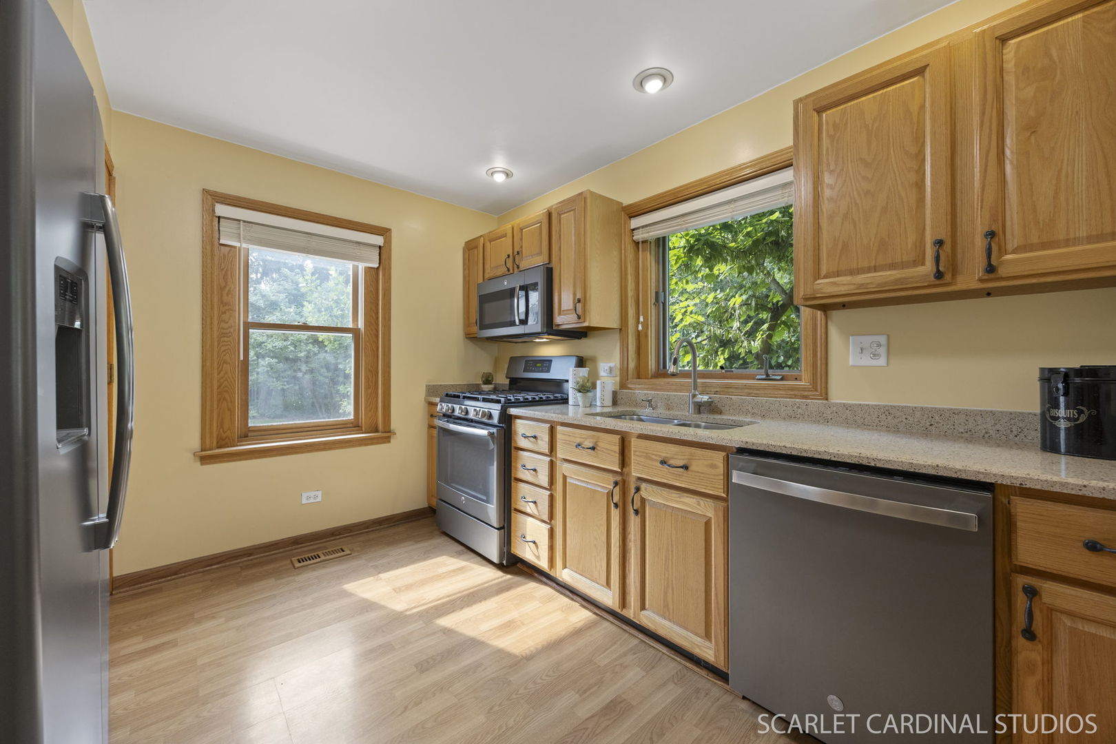 3S269 Gates Place, Warrenville, IL 60555