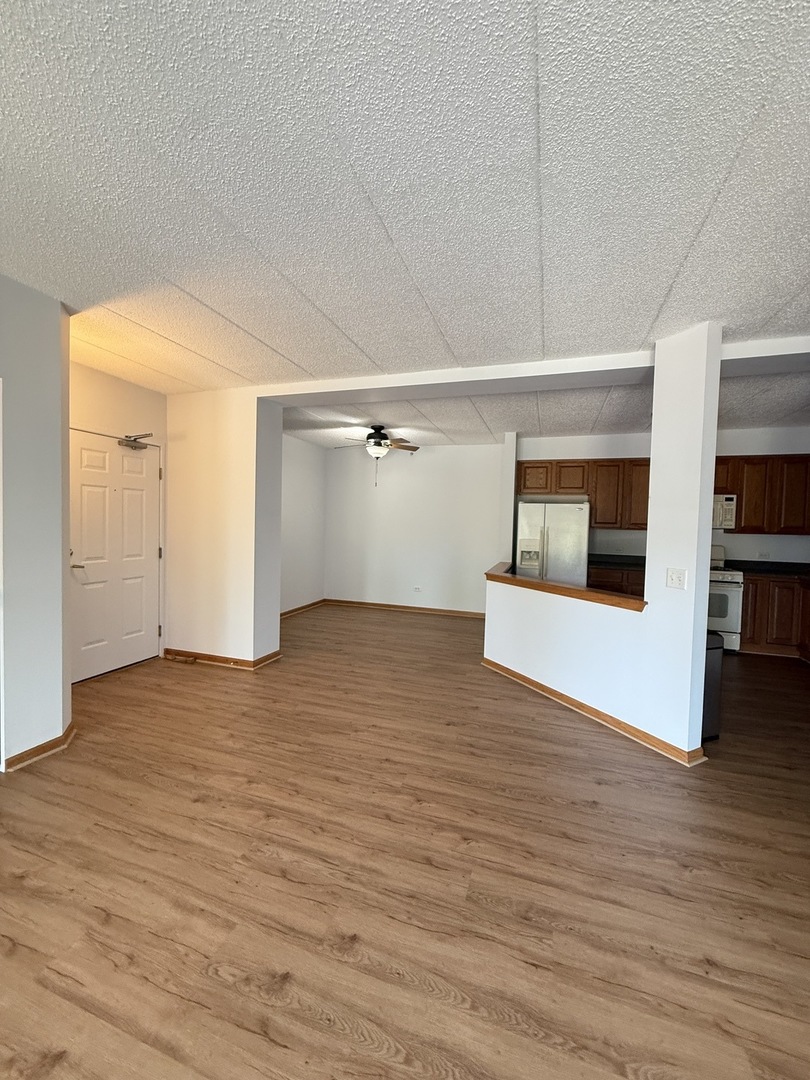 201 W Brush Hill Road #103, Elmhurst, IL 60126