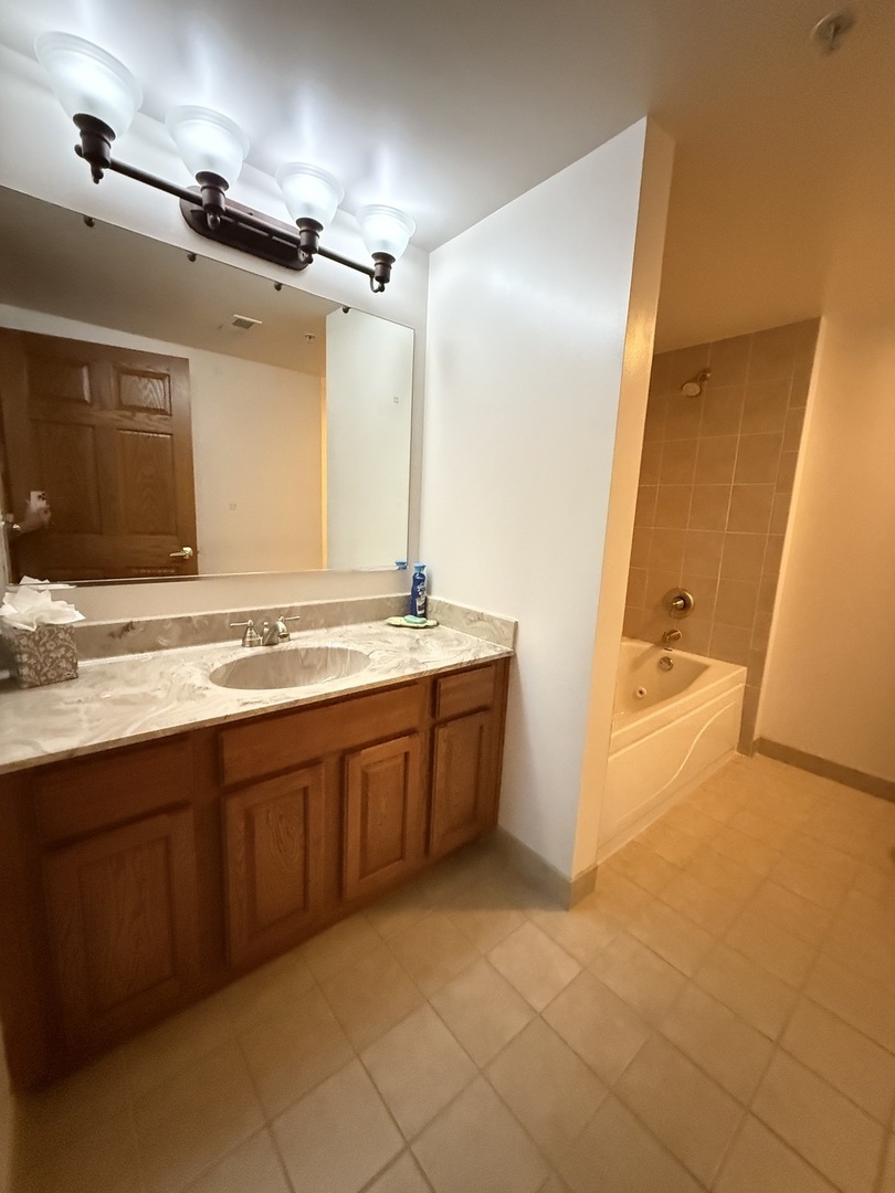 201 W Brush Hill Road #103, Elmhurst, IL 60126