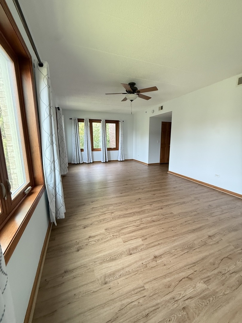 201 W Brush Hill Road #103, Elmhurst, IL 60126