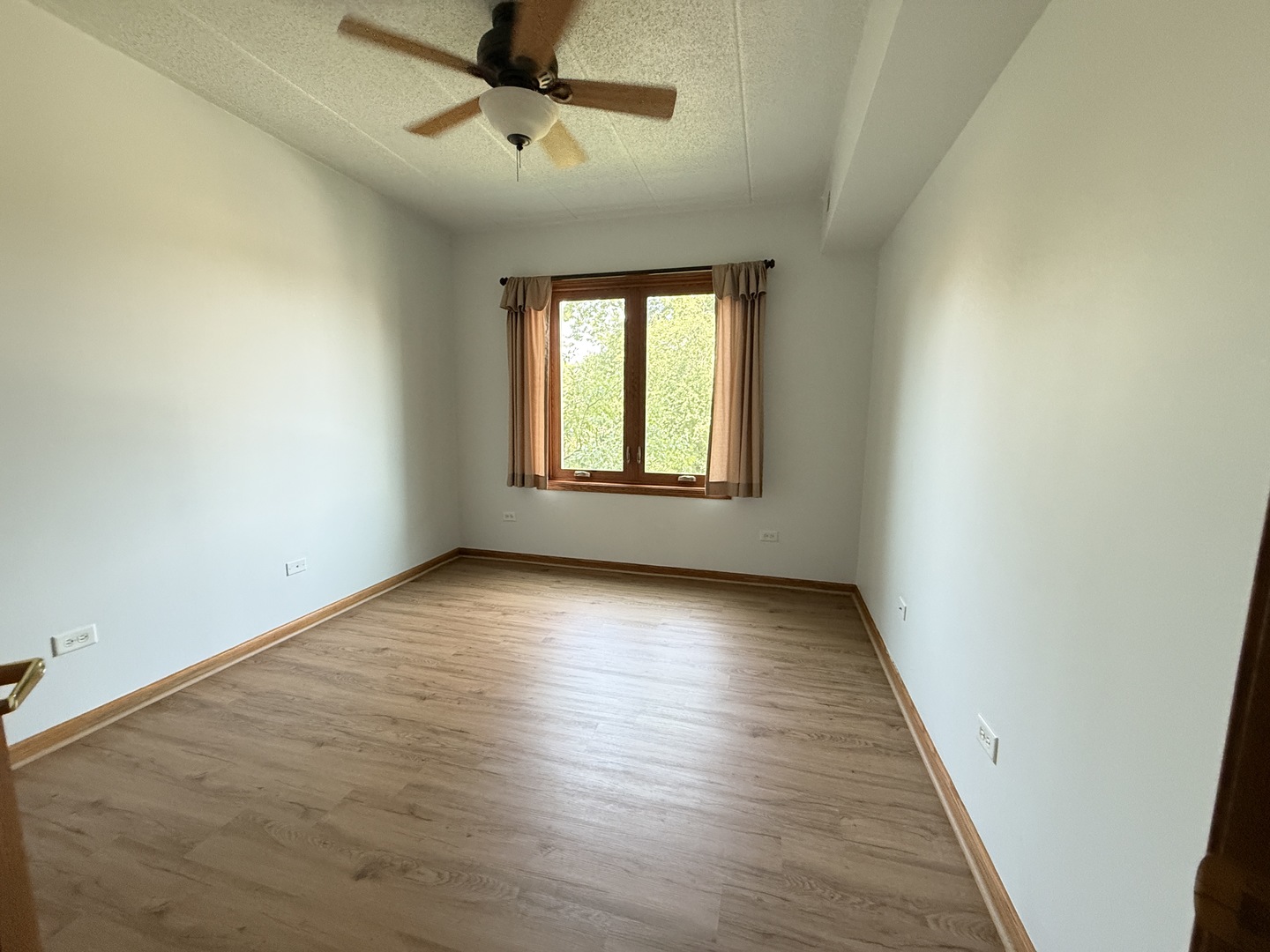 201 W Brush Hill Road #103, Elmhurst, IL 60126