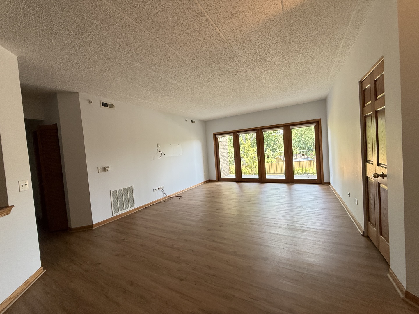 201 W Brush Hill Road #103, Elmhurst, IL 60126
