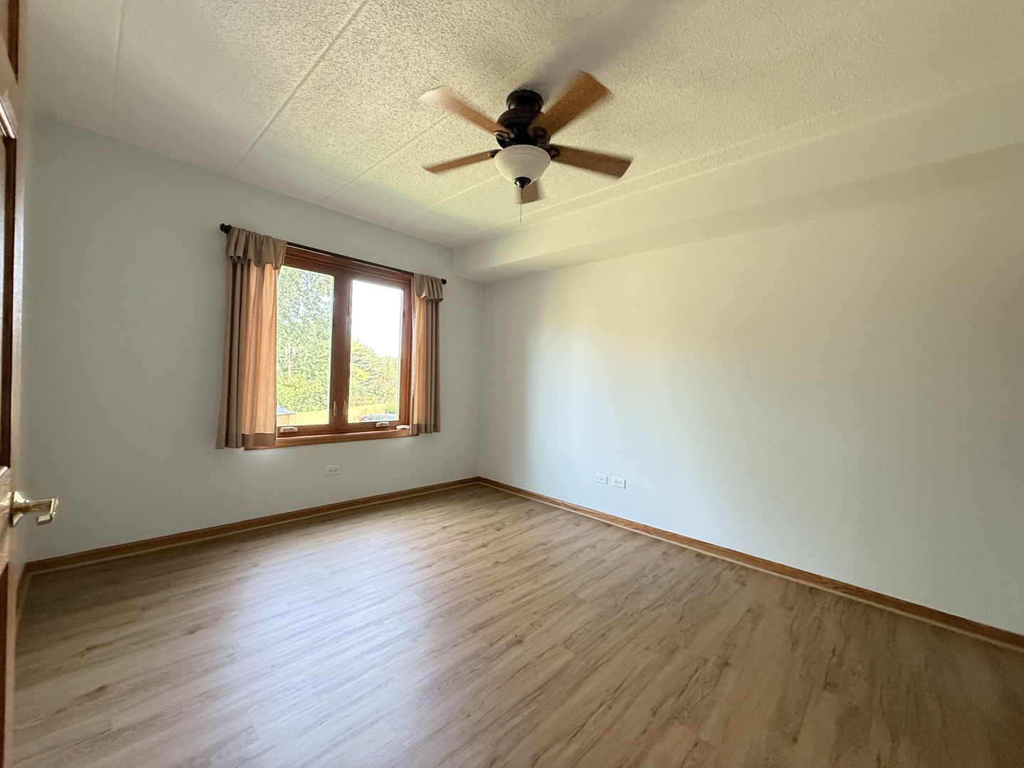 201 W Brush Hill Road #103, Elmhurst, IL 60126