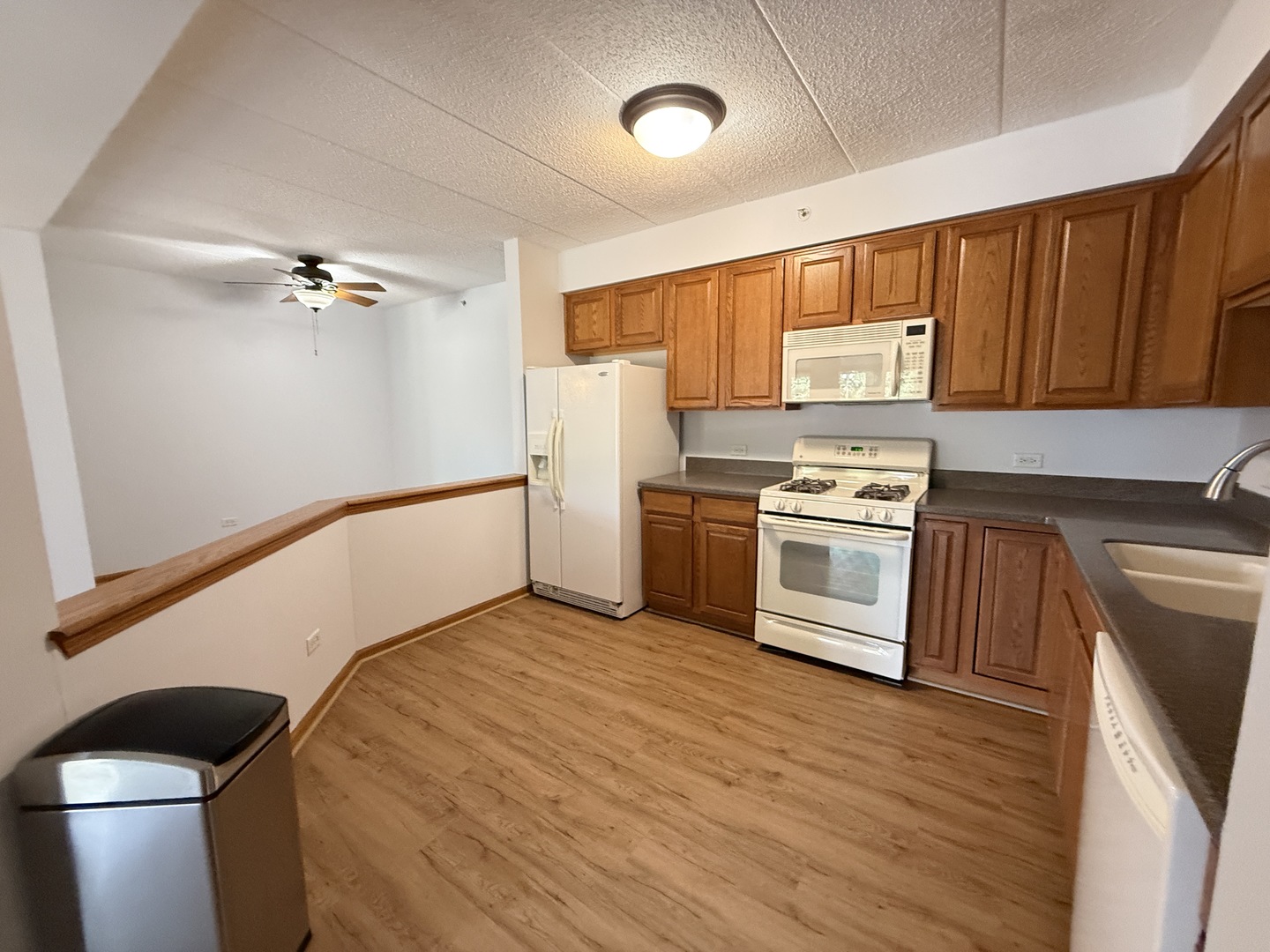 201 W Brush Hill Road #103, Elmhurst, IL 60126