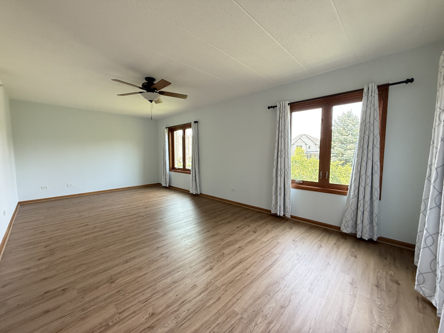 201 W Brush Hill Road #103, Elmhurst, IL 60126