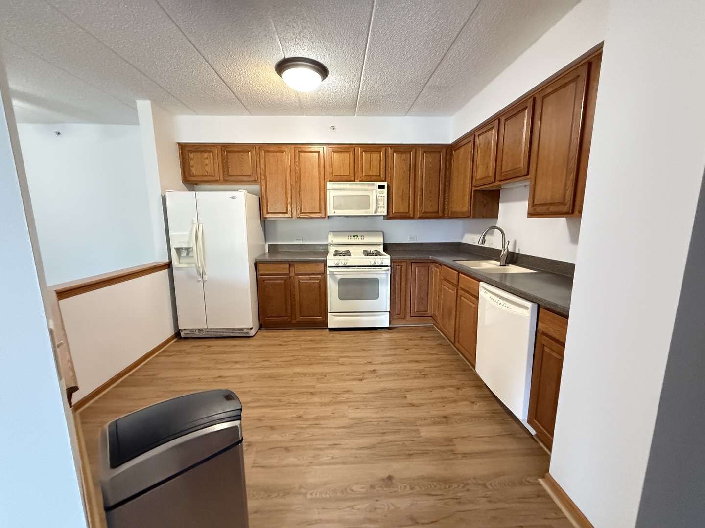 201 W Brush Hill Road #103, Elmhurst, IL 60126