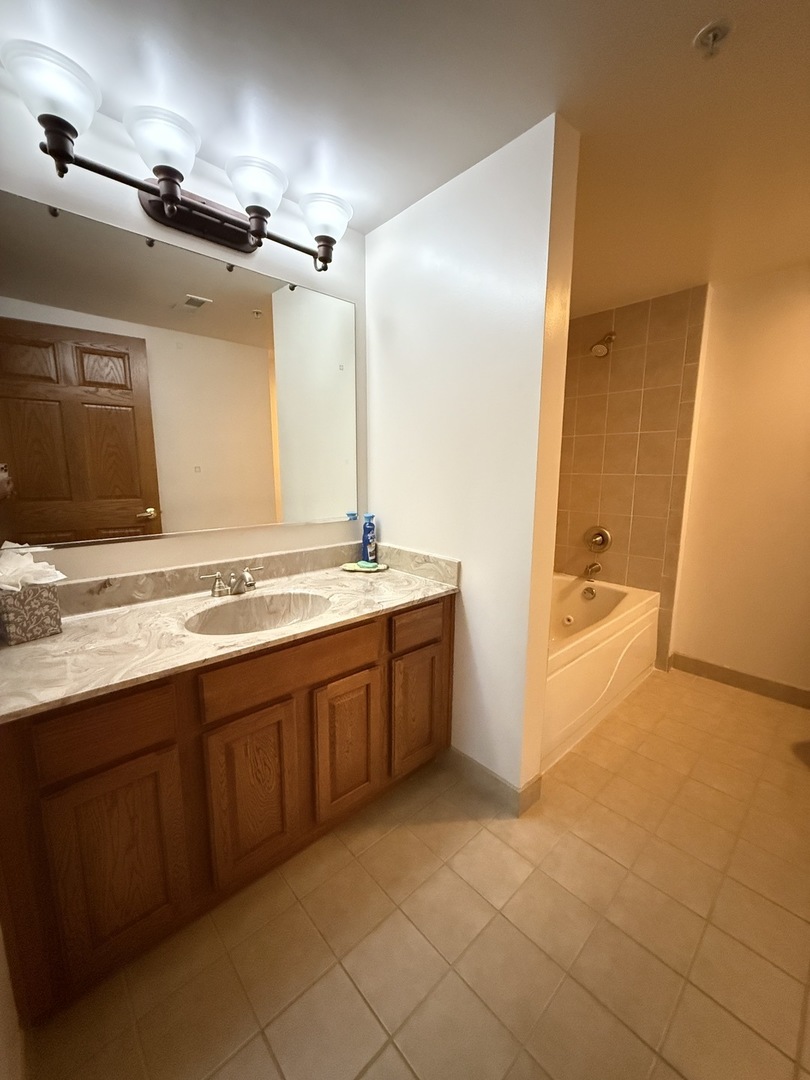 201 W Brush Hill Road #103, Elmhurst, IL 60126