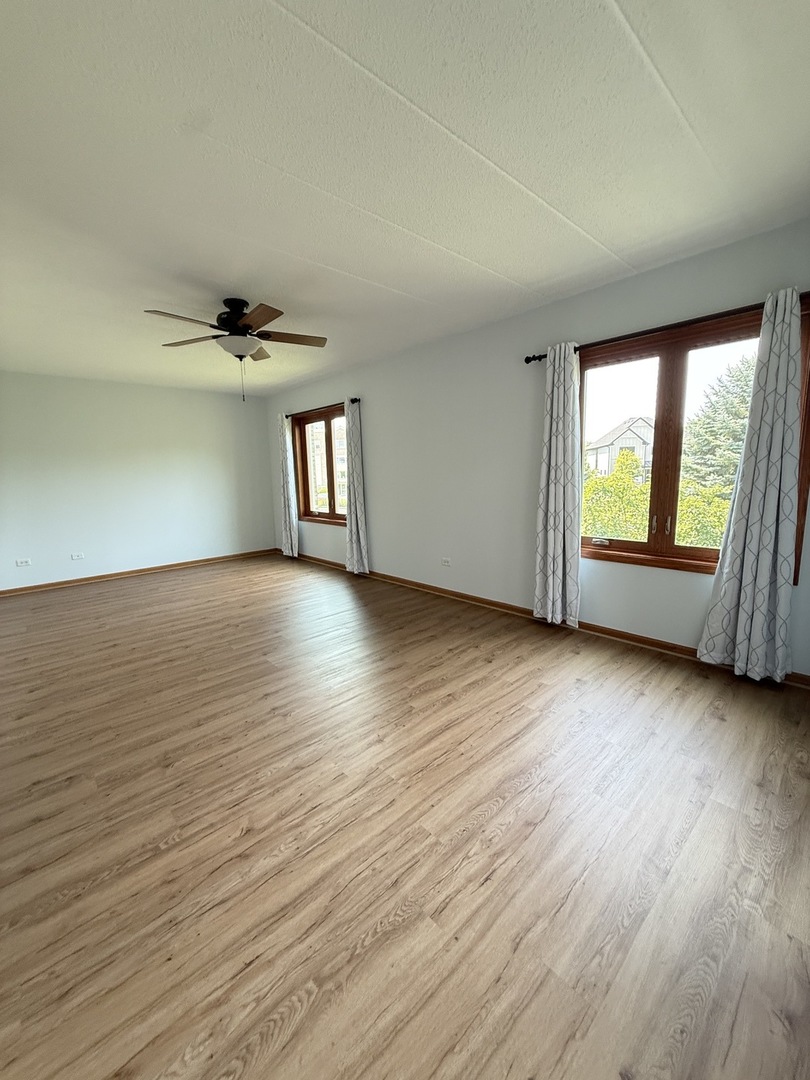 201 W Brush Hill Road #103, Elmhurst, IL 60126