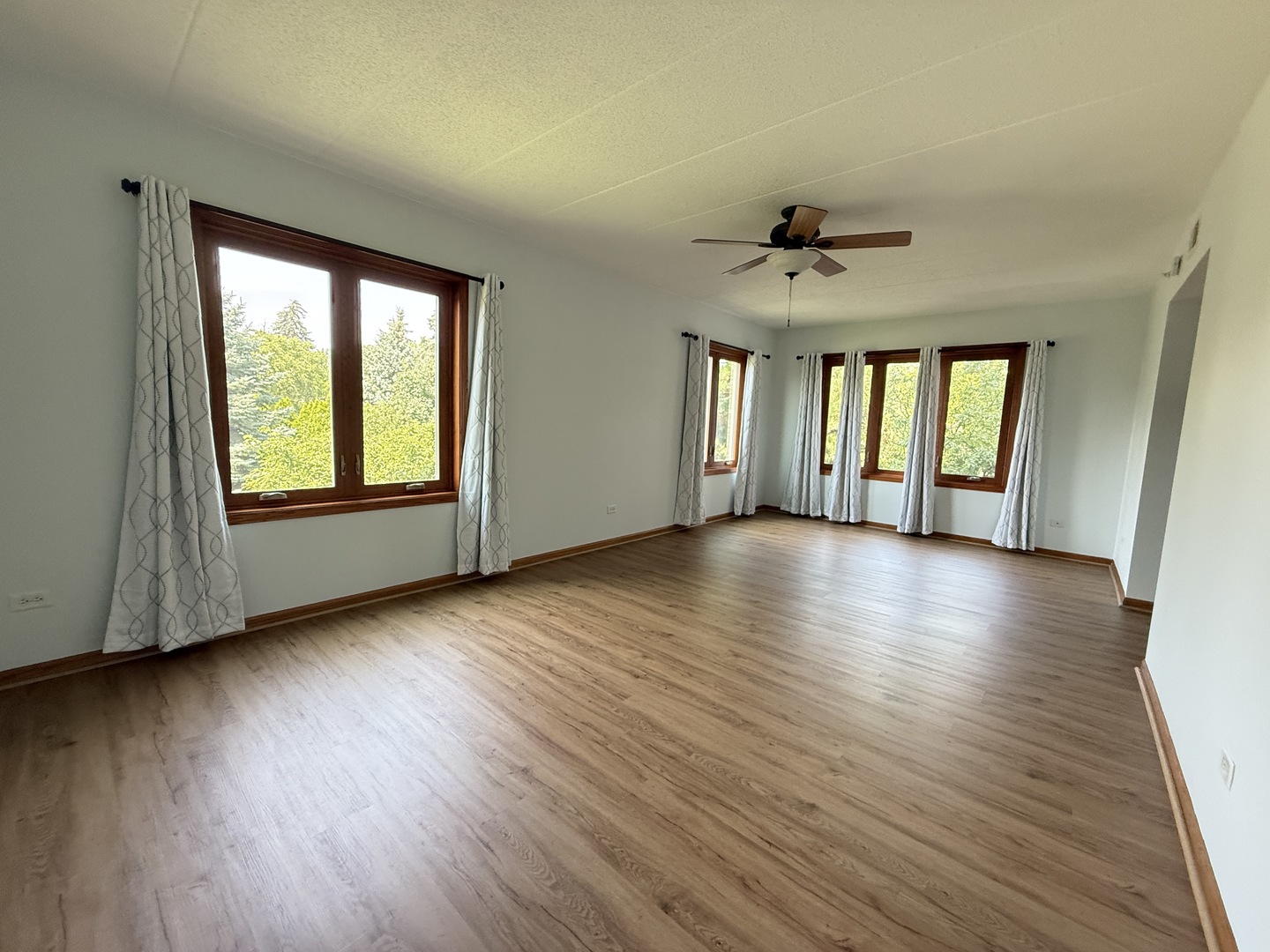201 W Brush Hill Road #103, Elmhurst, IL 60126