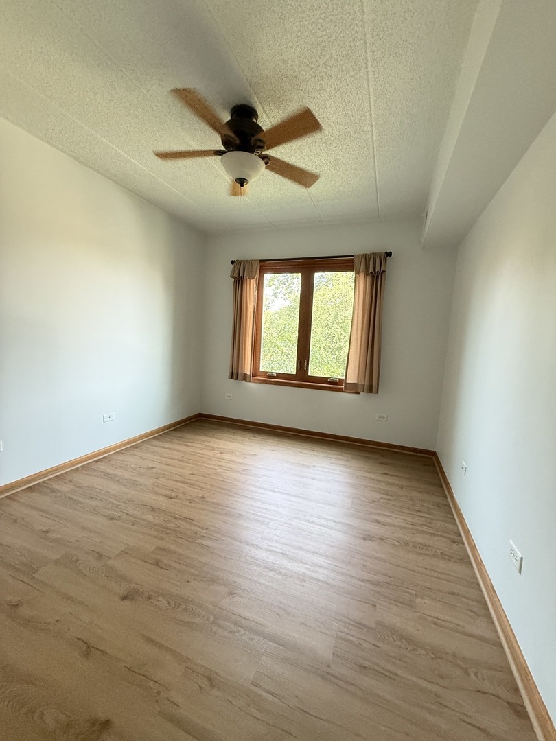 201 W Brush Hill Road #103, Elmhurst, IL 60126