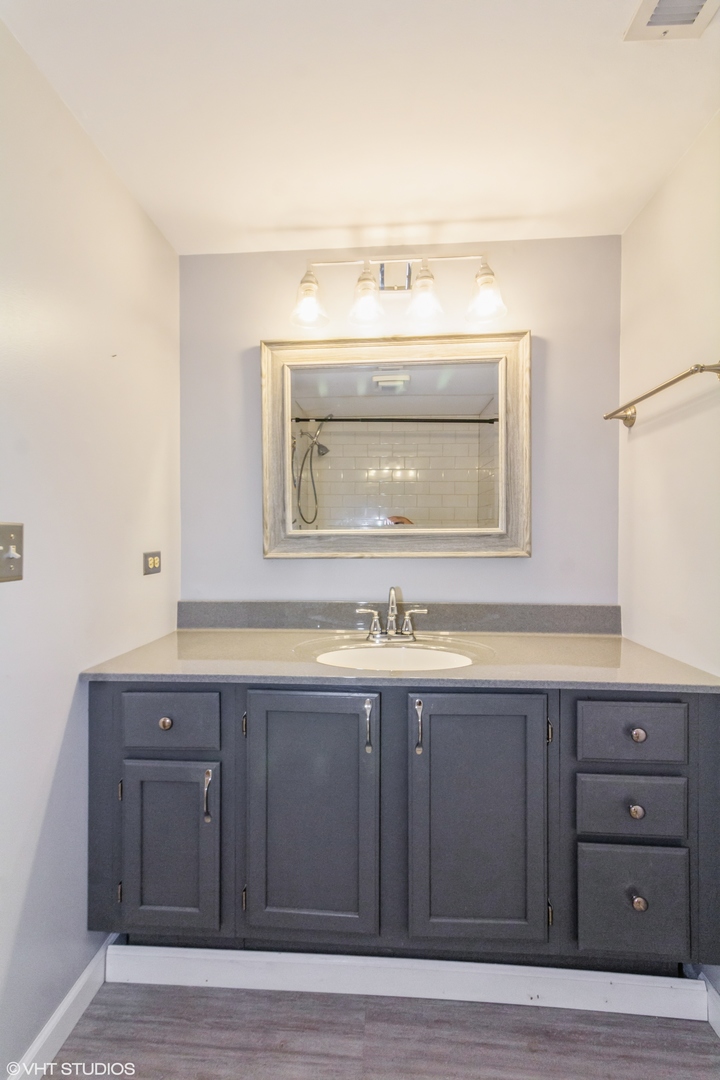 253 S Harrison Street #253, Geneva, IL 60134