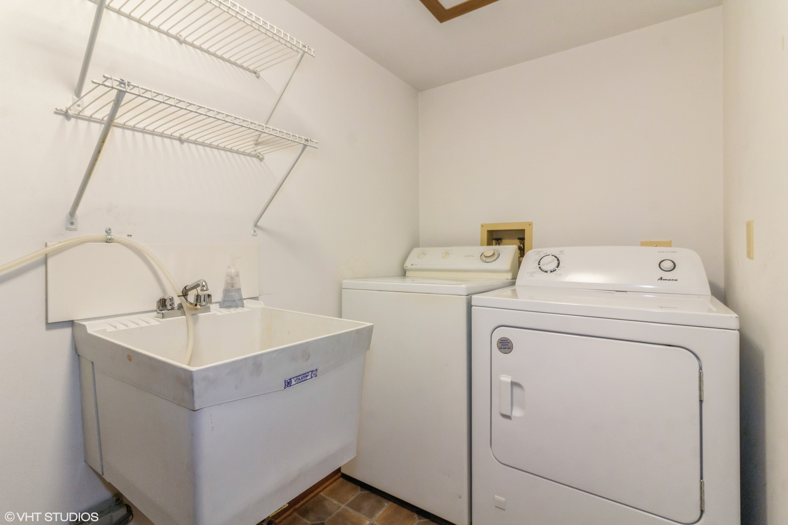 253 S Harrison Street #253, Geneva, IL 60134