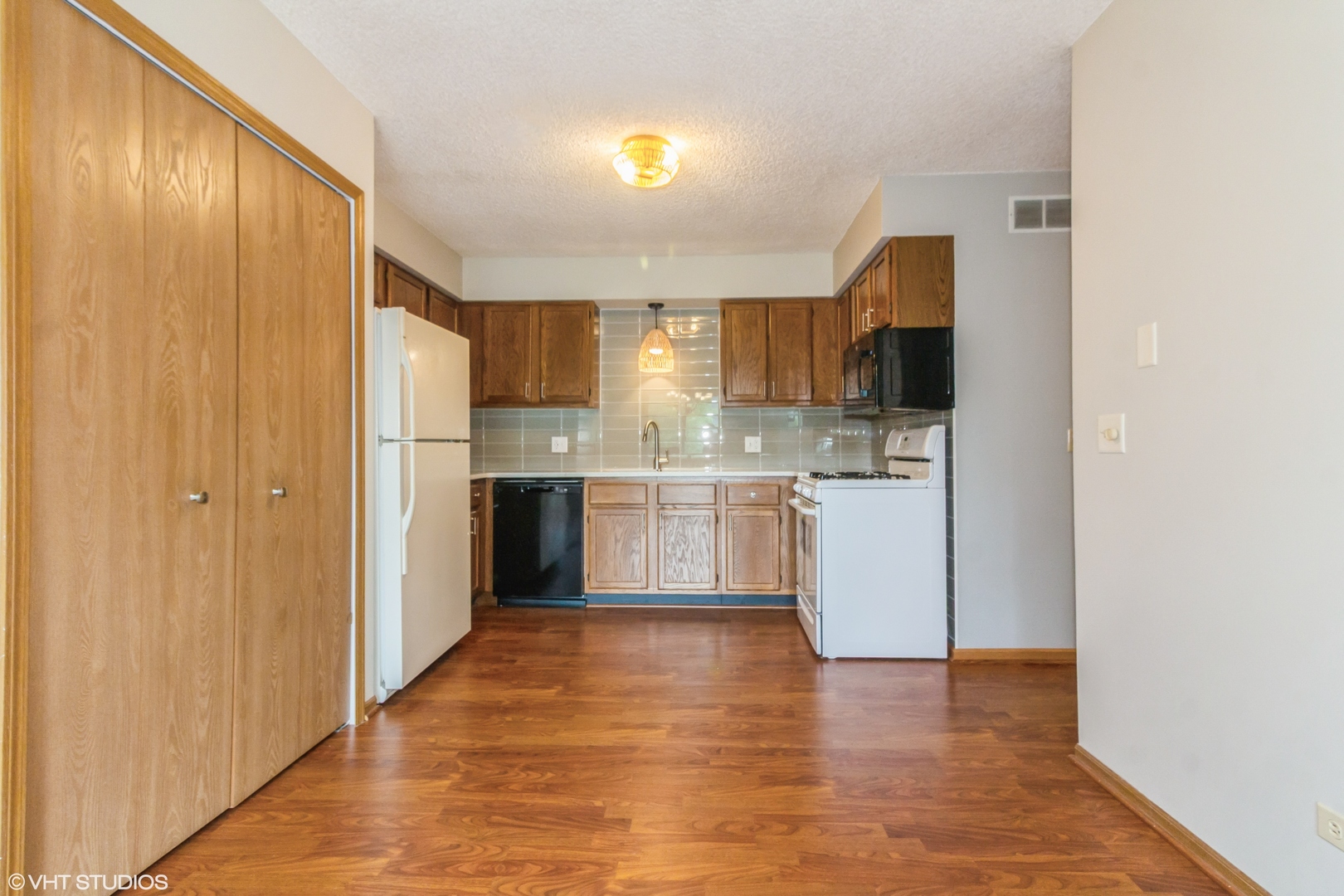 253 S Harrison Street #253, Geneva, IL 60134