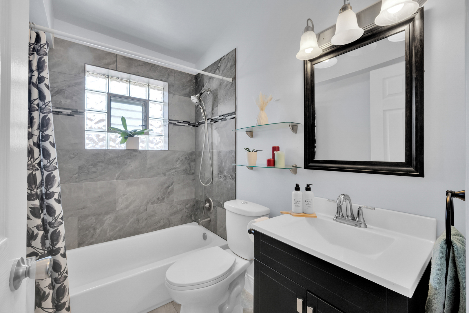 8852 Robin Drive #E, Des Plaines, IL 60016