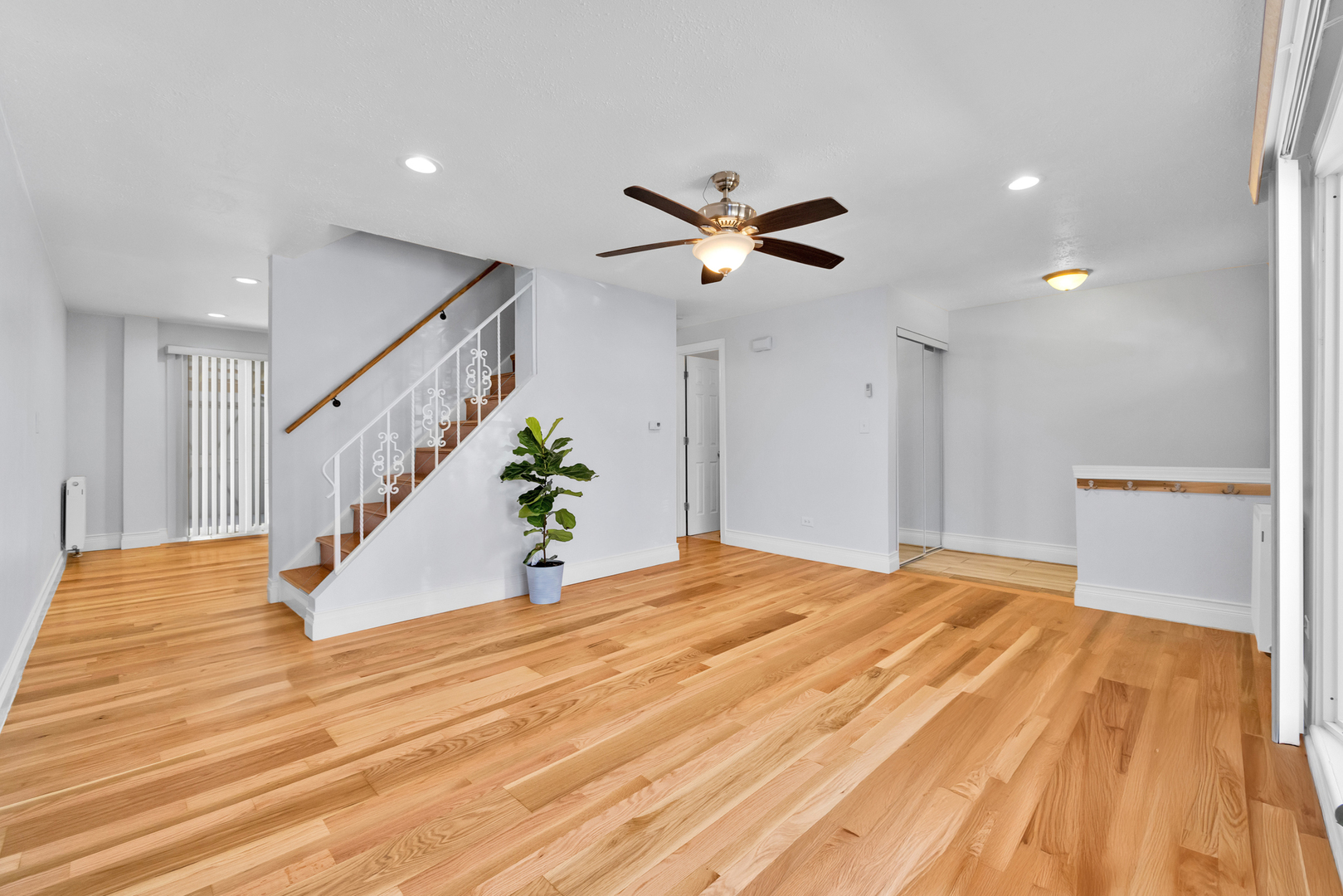 8852 Robin Drive #E, Des Plaines, IL 60016