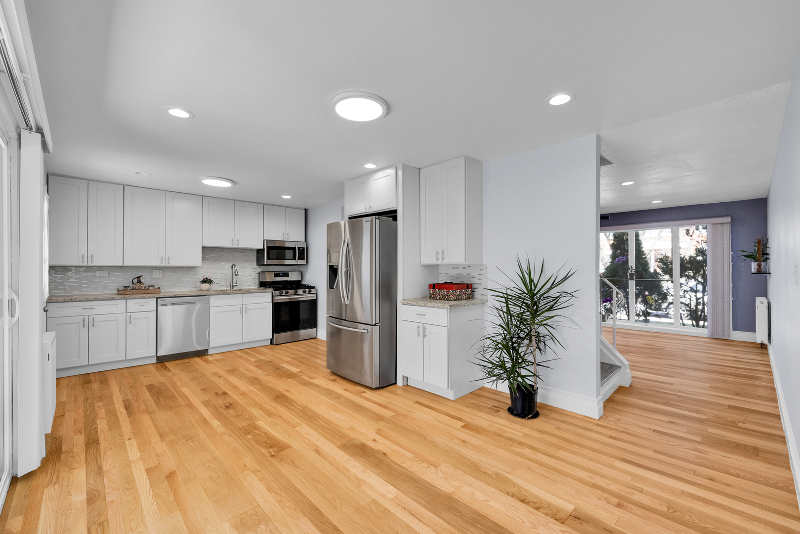 8852 Robin Drive #E, Des Plaines, IL 60016