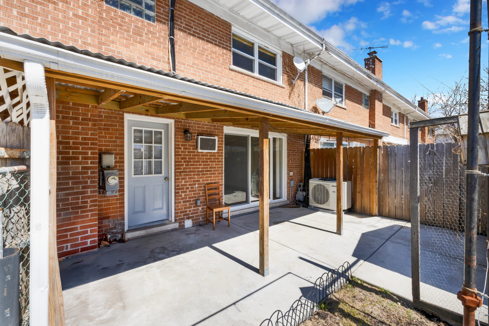 8852 Robin Drive #E, Des Plaines, IL 60016