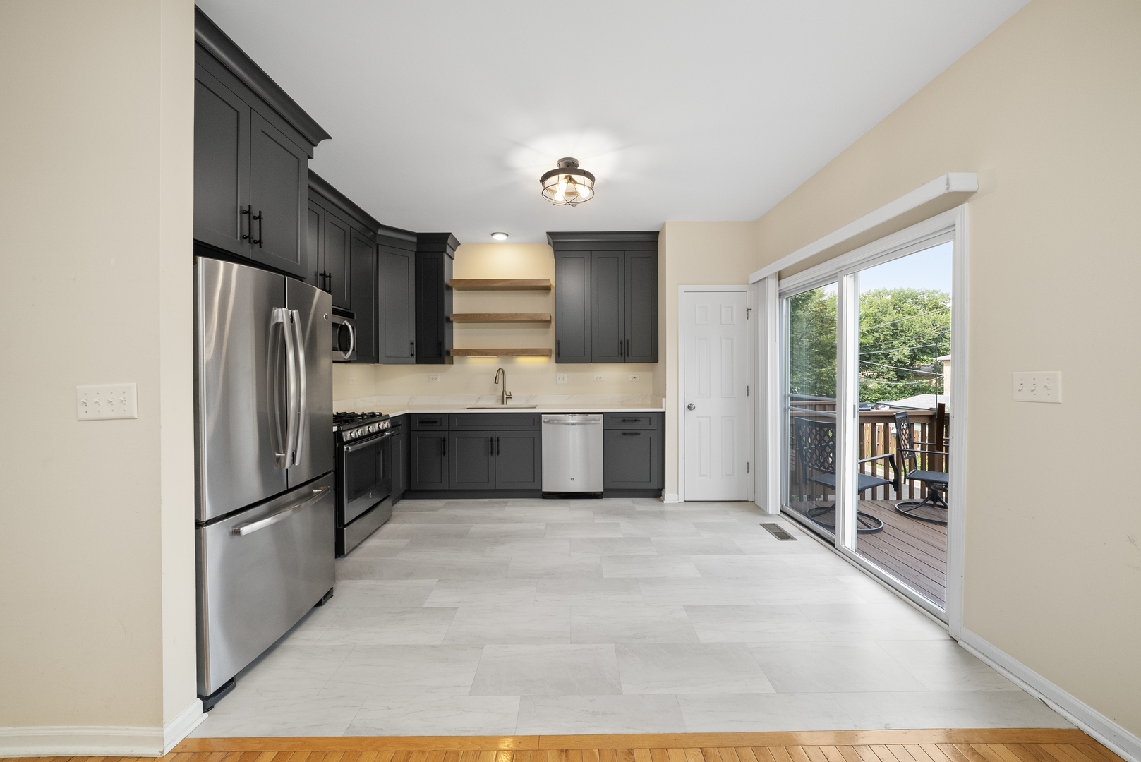 111 Rachel Avenue #406E, Willow Springs, IL 60480