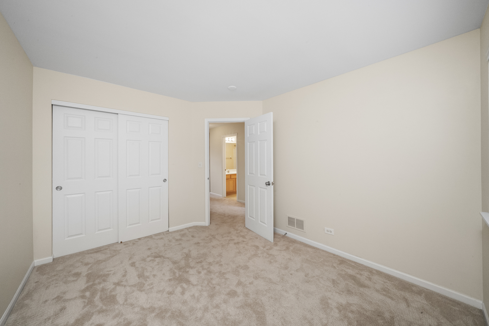 111 Rachel Avenue #406E, Willow Springs, IL 60480