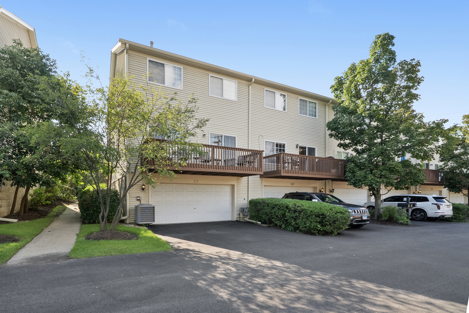 111 Rachel Avenue #406E, Willow Springs, IL 60480
