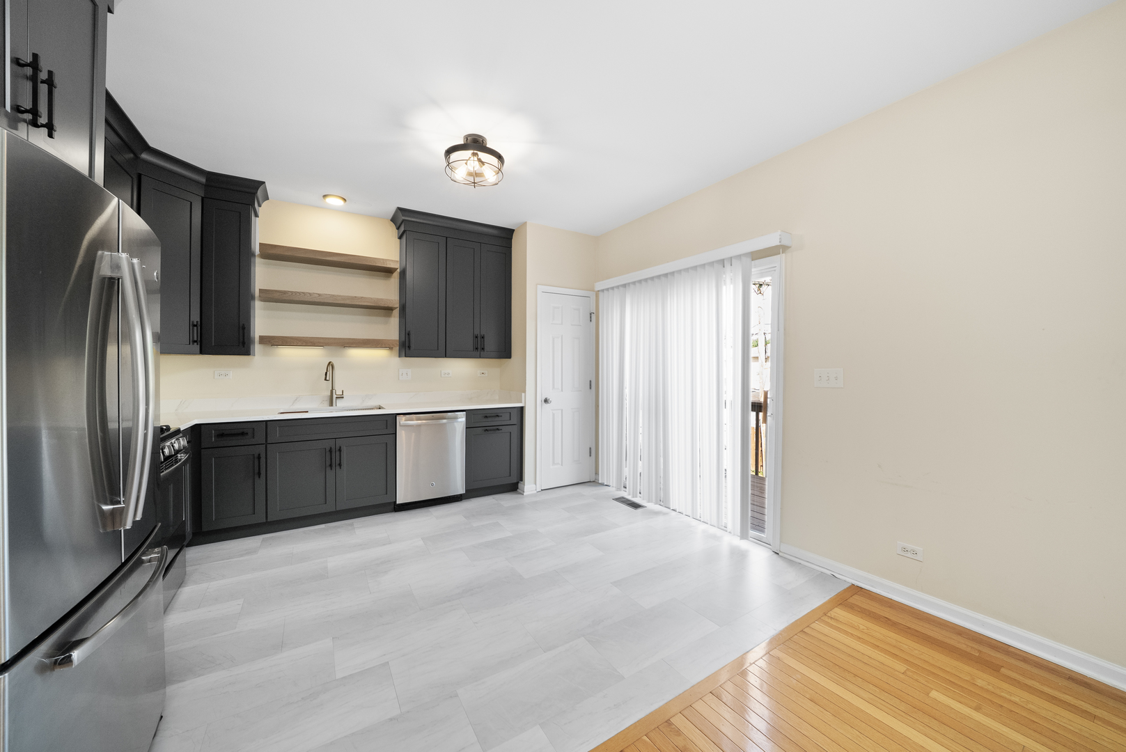 111 Rachel Avenue #406E, Willow Springs, IL 60480