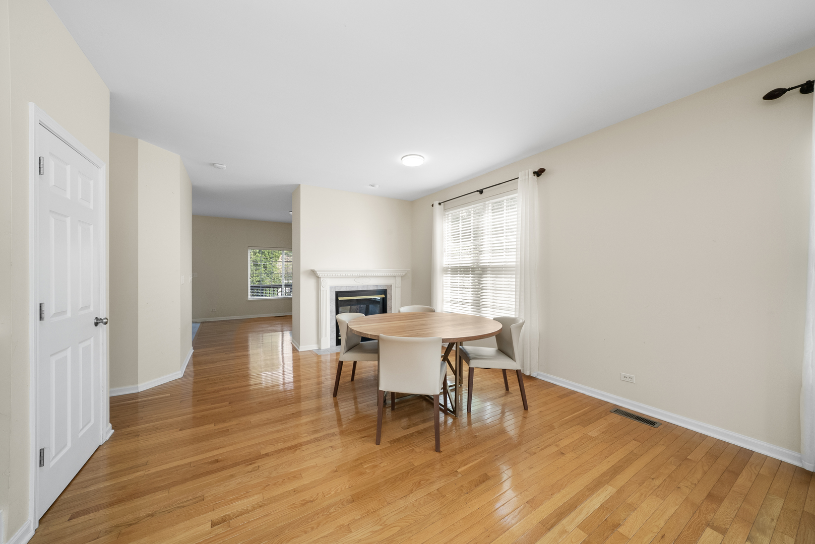 111 Rachel Avenue #406E, Willow Springs, IL 60480