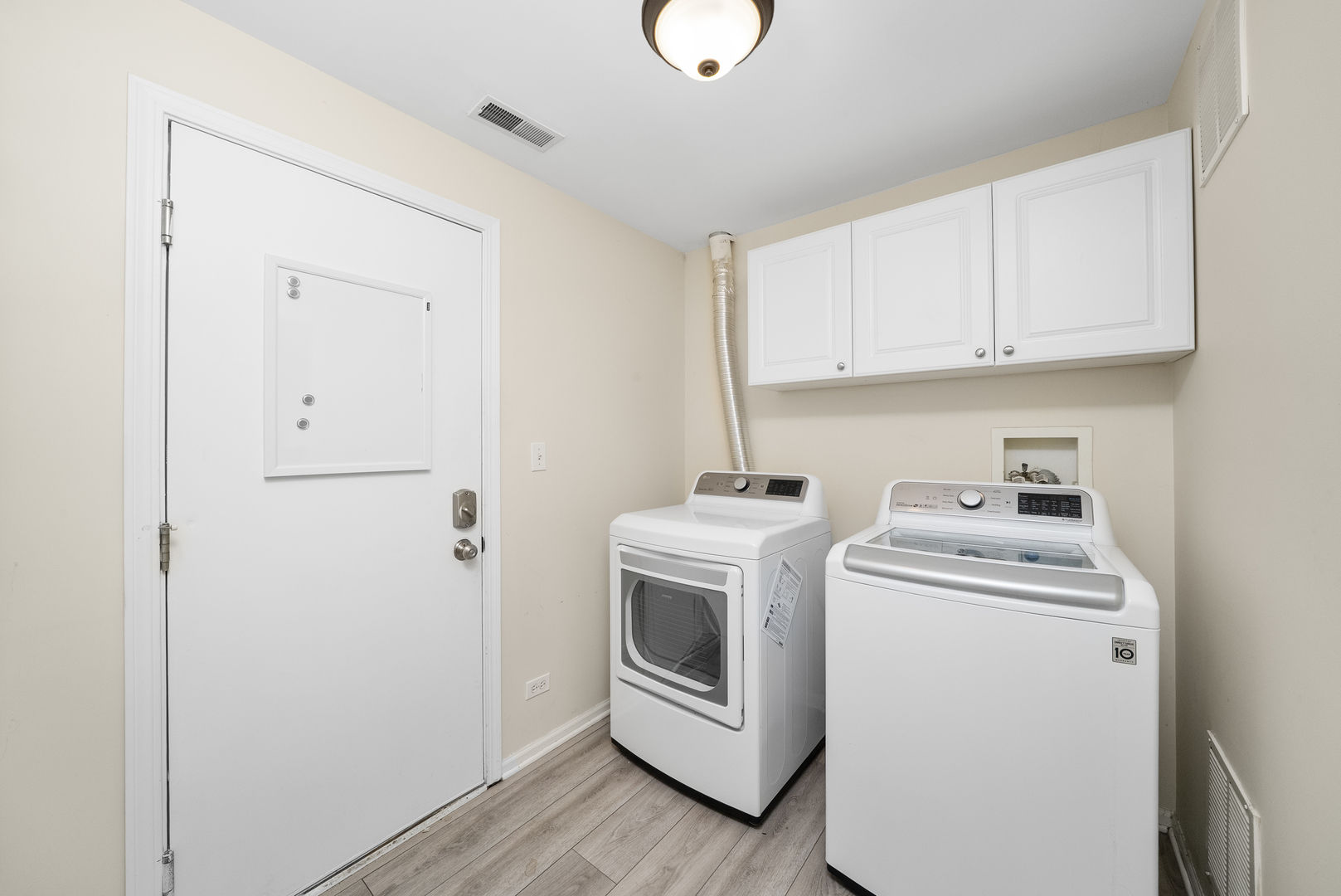 111 Rachel Avenue #406E, Willow Springs, IL 60480