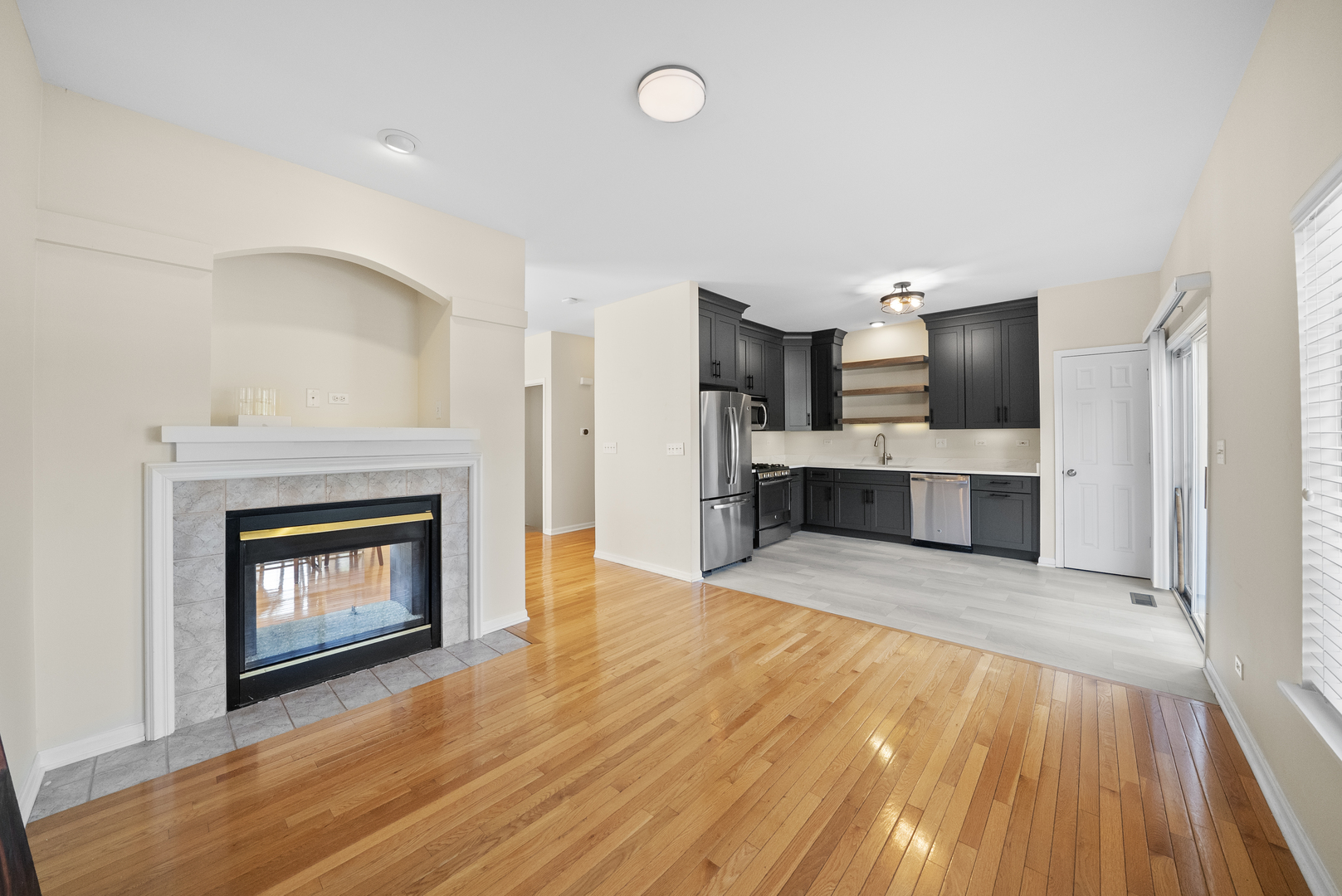 111 Rachel Avenue #406E, Willow Springs, IL 60480