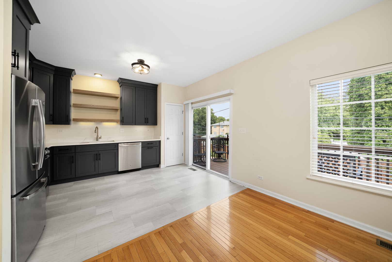 111 Rachel Avenue #406E, Willow Springs, IL 60480
