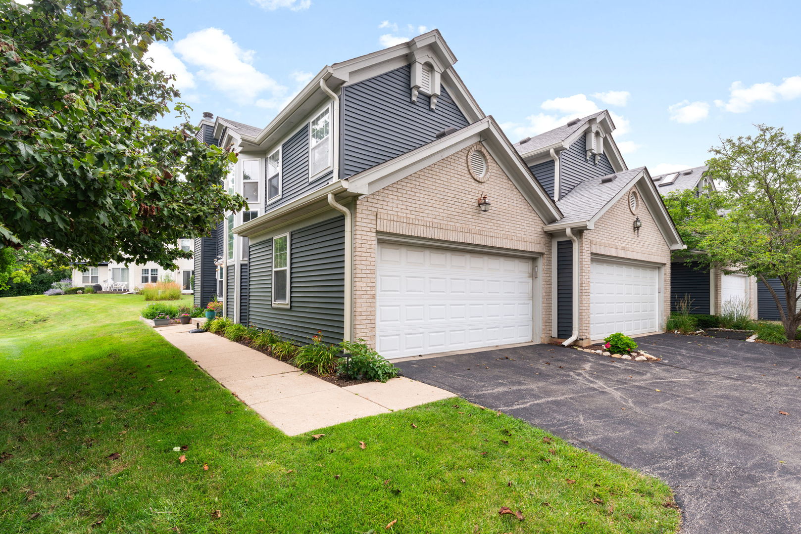 295 Kresswood Drive, West Chicago, IL 60185