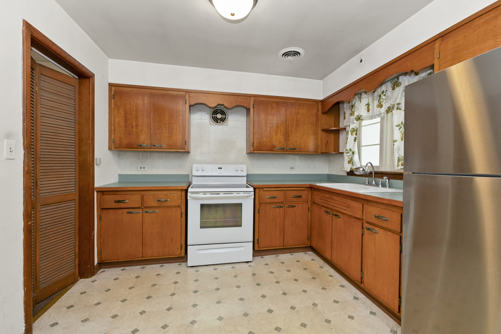 8459 S 85th Court, Hickory Hills, IL 60457