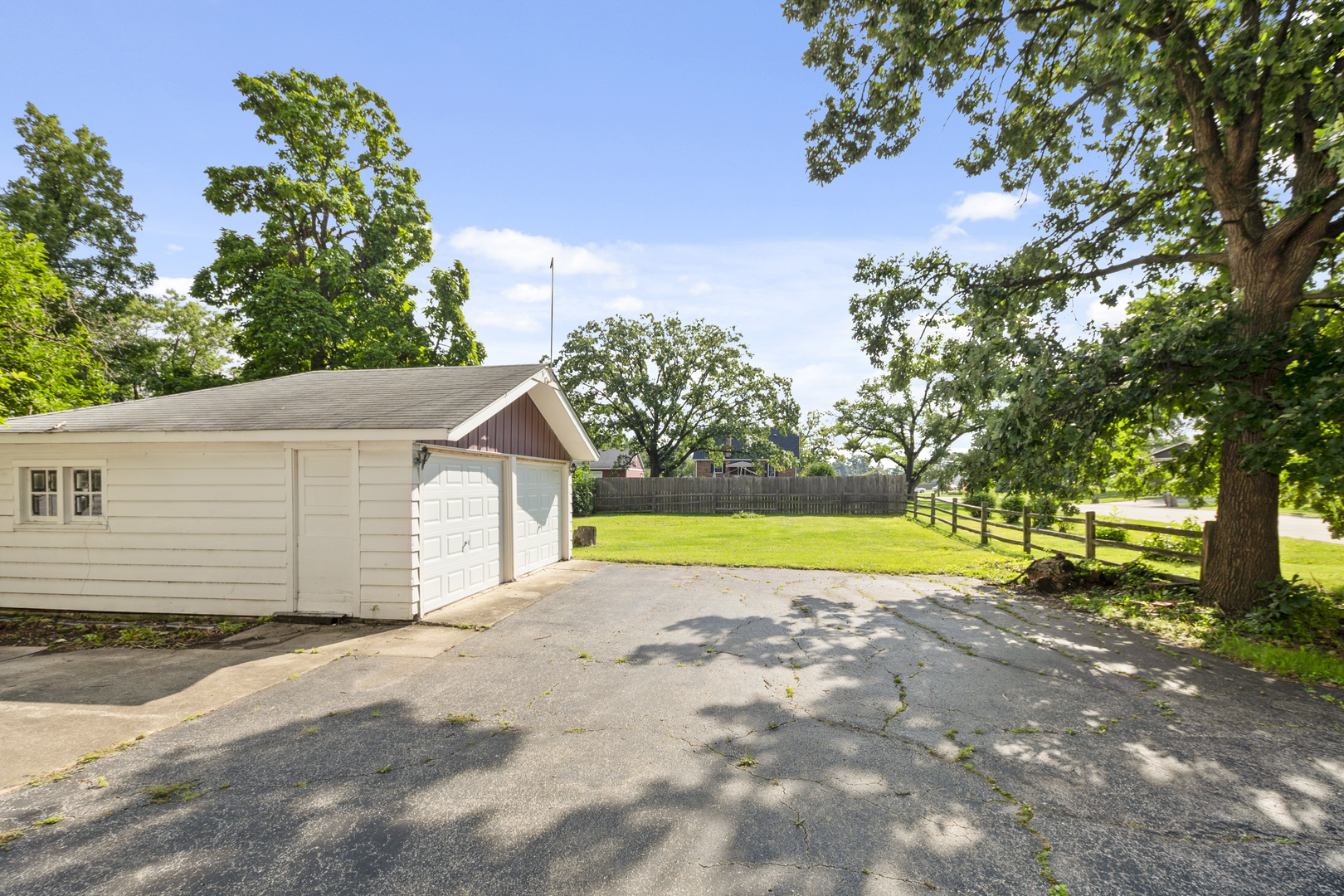 8459 S 85th Court, Hickory Hills, IL 60457