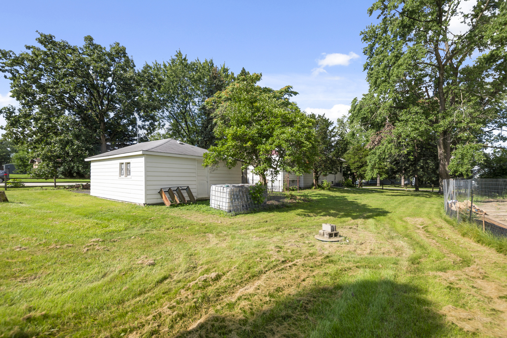 8459 S 85th Court, Hickory Hills, IL 60457