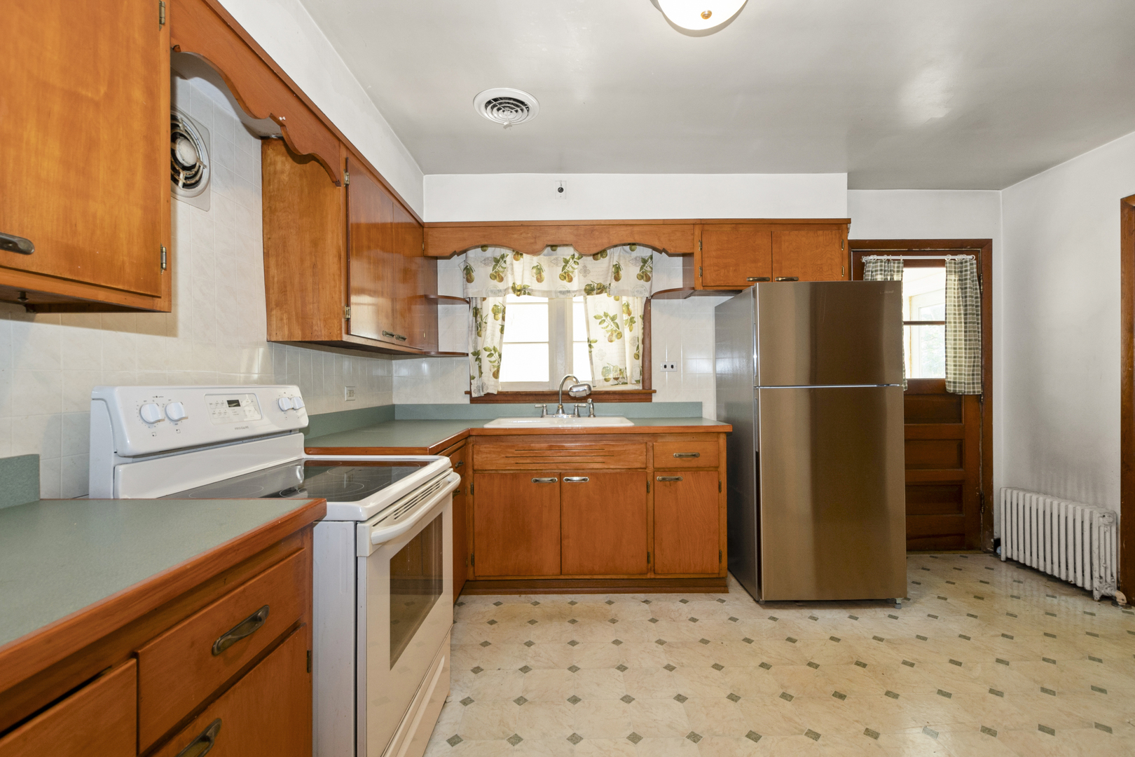 8459 S 85th Court, Hickory Hills, IL 60457