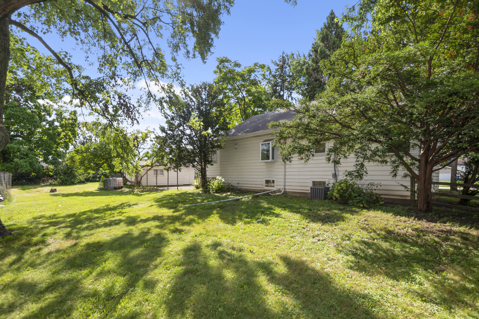 8459 S 85th Court, Hickory Hills, IL 60457
