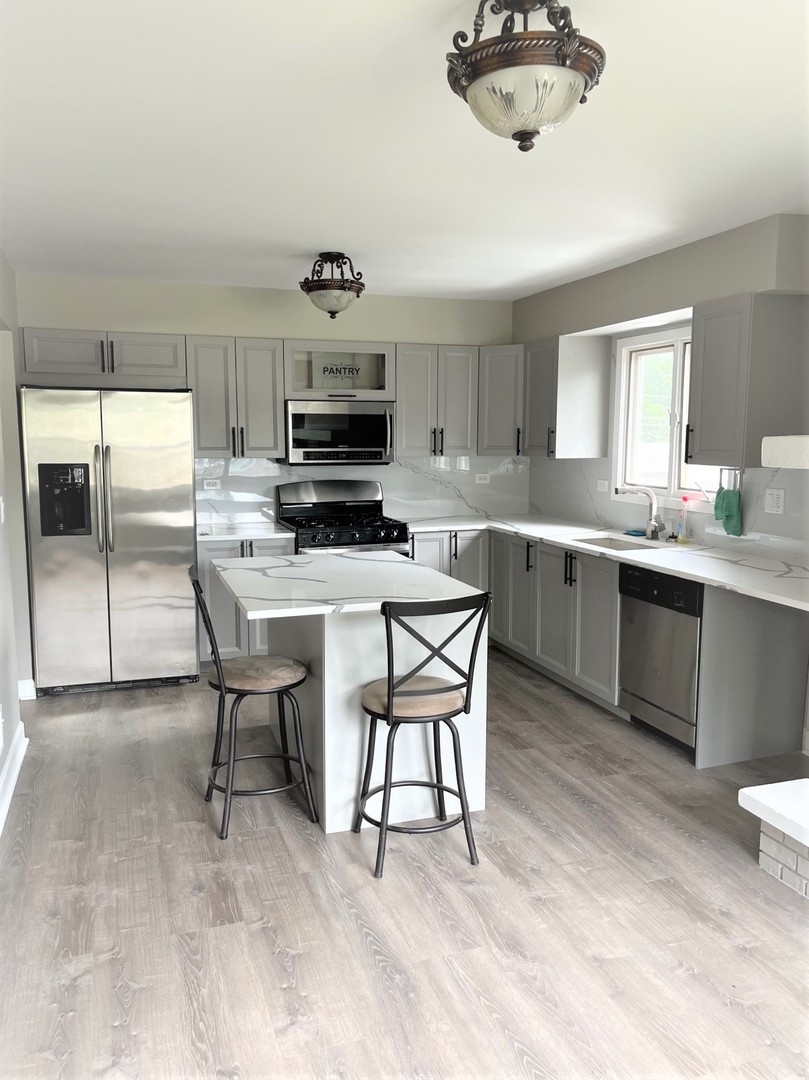 317 N Central Avenue, Wood Dale, IL 60191