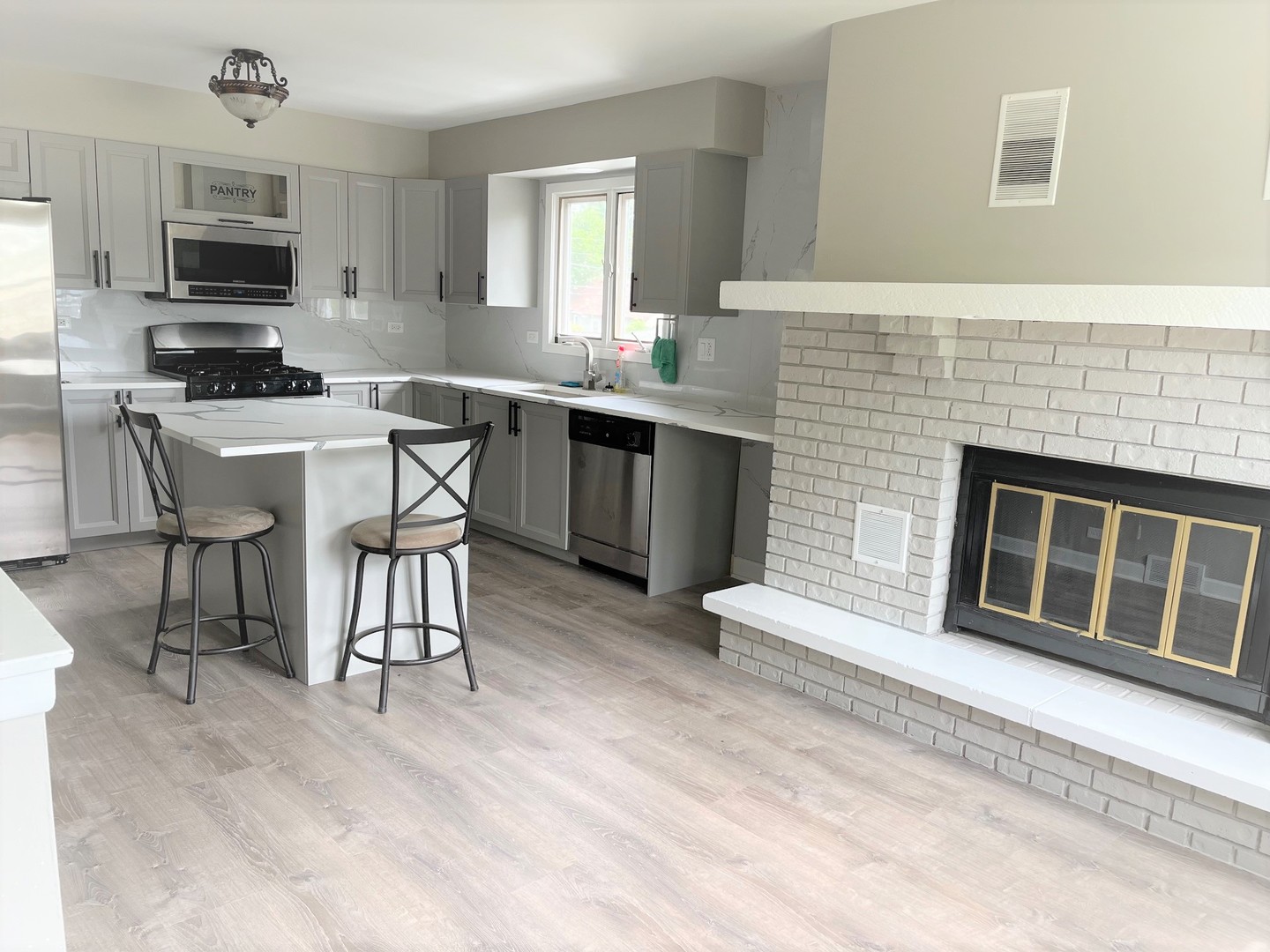317 N Central Avenue, Wood Dale, IL 60191