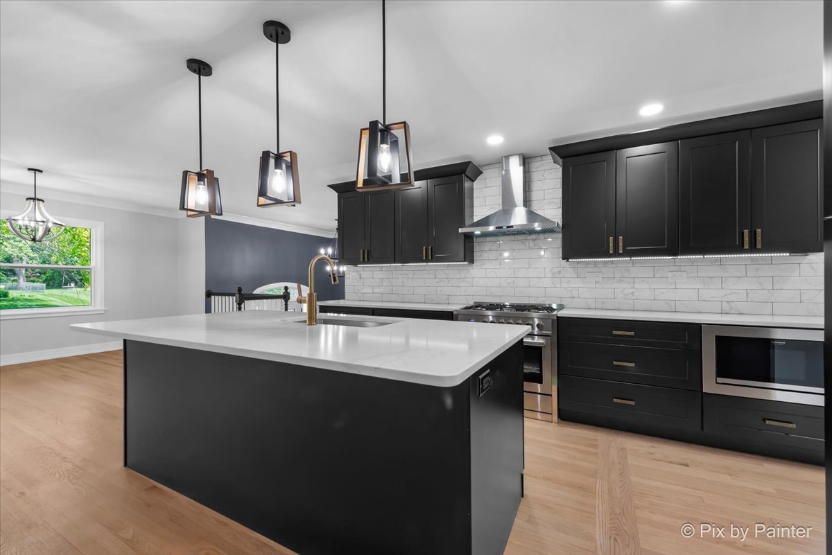 27W075 Fleming Drive, Winfield, IL 60190