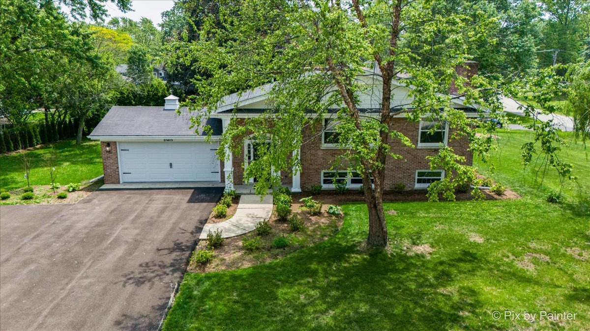 27W075 Fleming Drive, Winfield, IL 60190