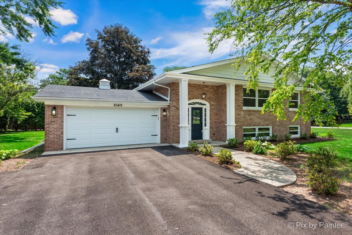 27W075 Fleming Drive, Winfield, IL 60190