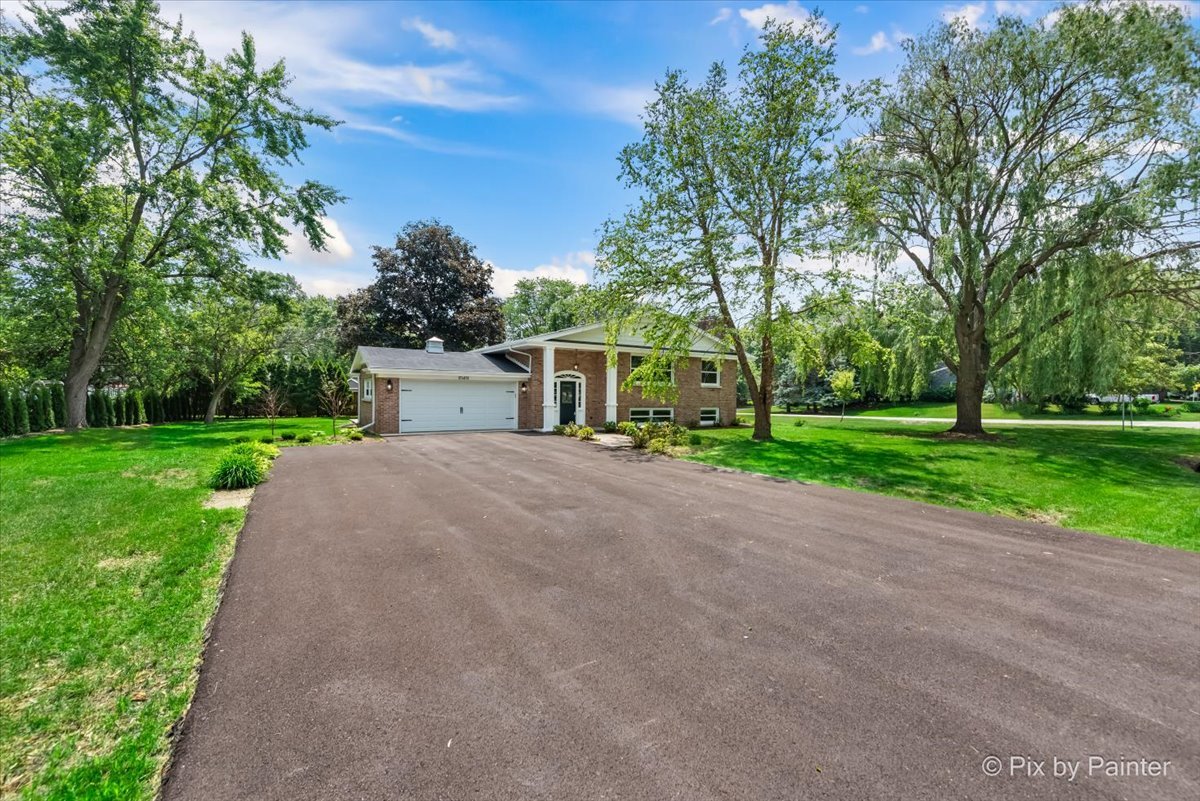 27W075 Fleming Drive, Winfield, IL 60190