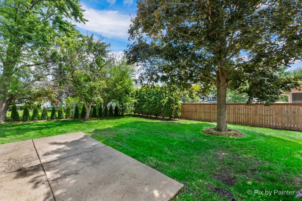 27W075 Fleming Drive, Winfield, IL 60190