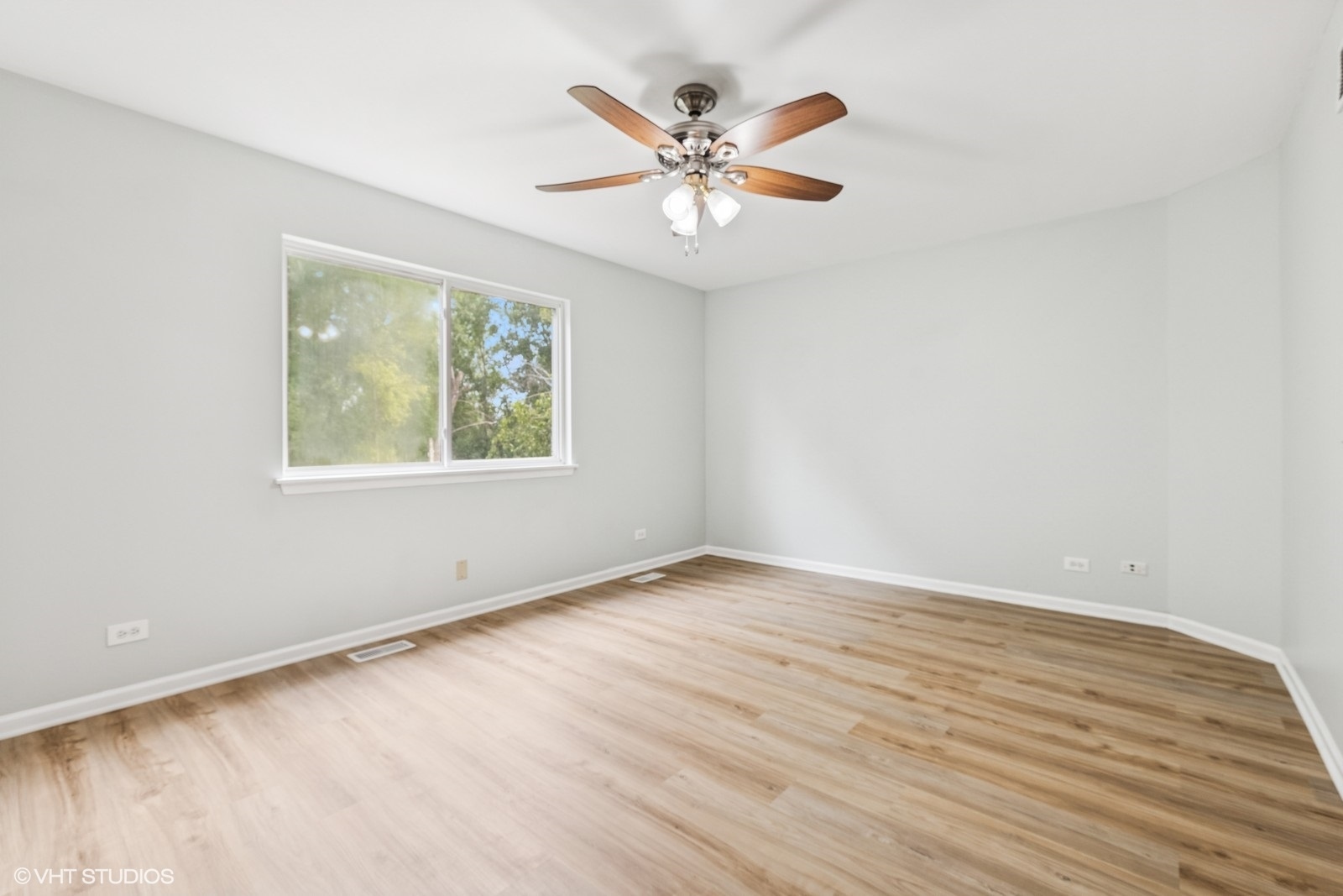 274 Hunters Way, Hainesville, IL 60030