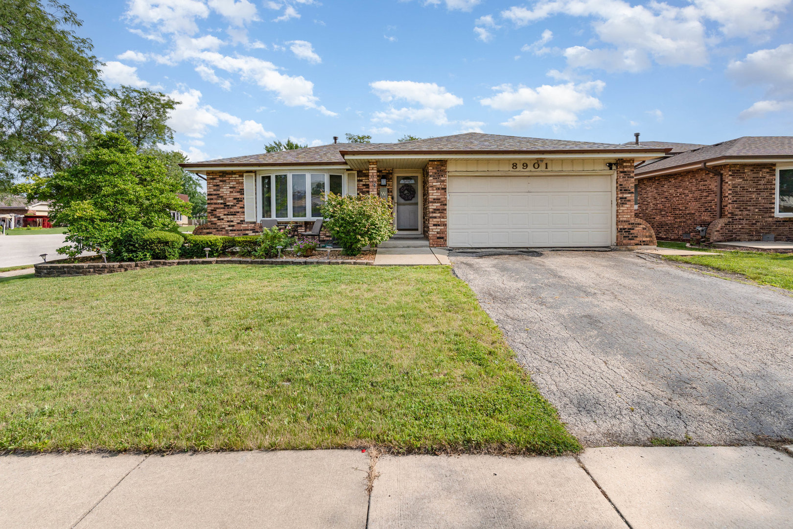 8901 Leslie Drive, Orland Hills, IL 60487