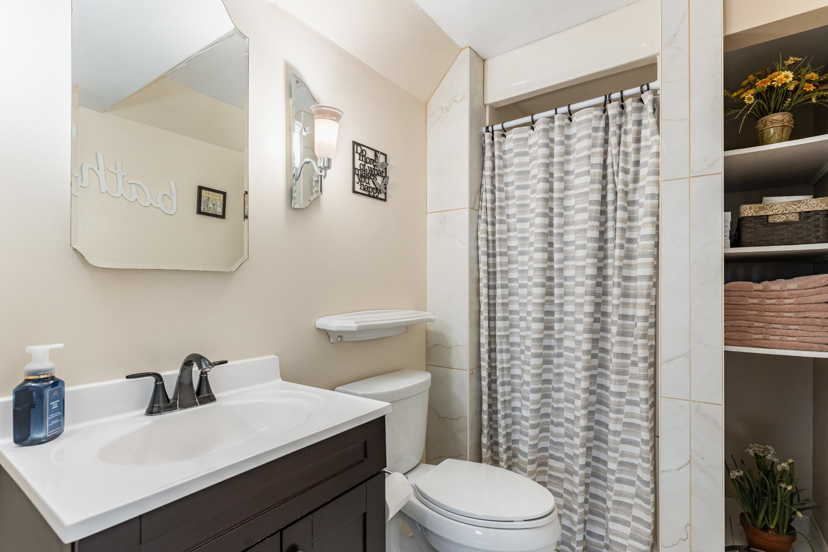 8901 Leslie Drive, Orland Hills, IL 60487