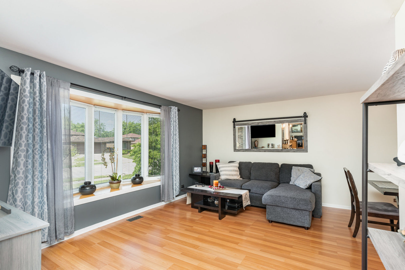 8901 Leslie Drive, Orland Hills, IL 60487