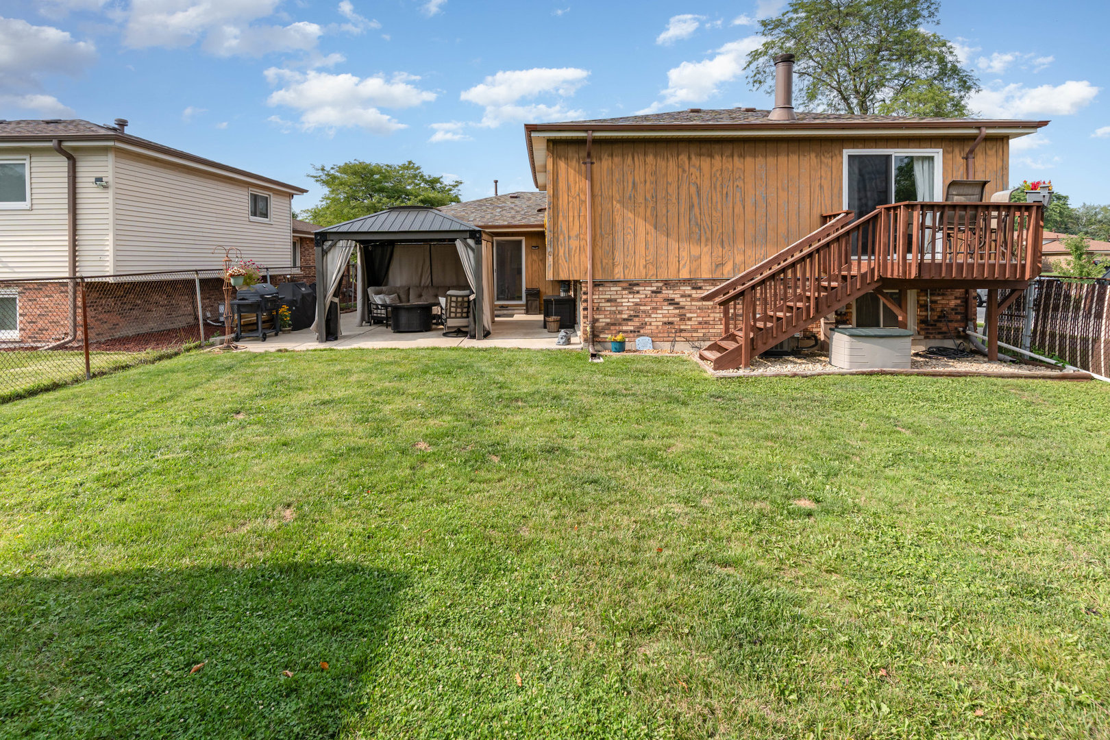 8901 Leslie Drive, Orland Hills, IL 60487