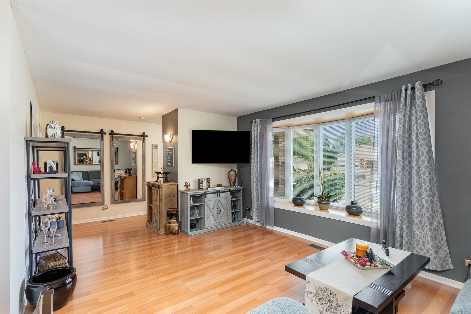 8901 Leslie Drive, Orland Hills, IL 60487