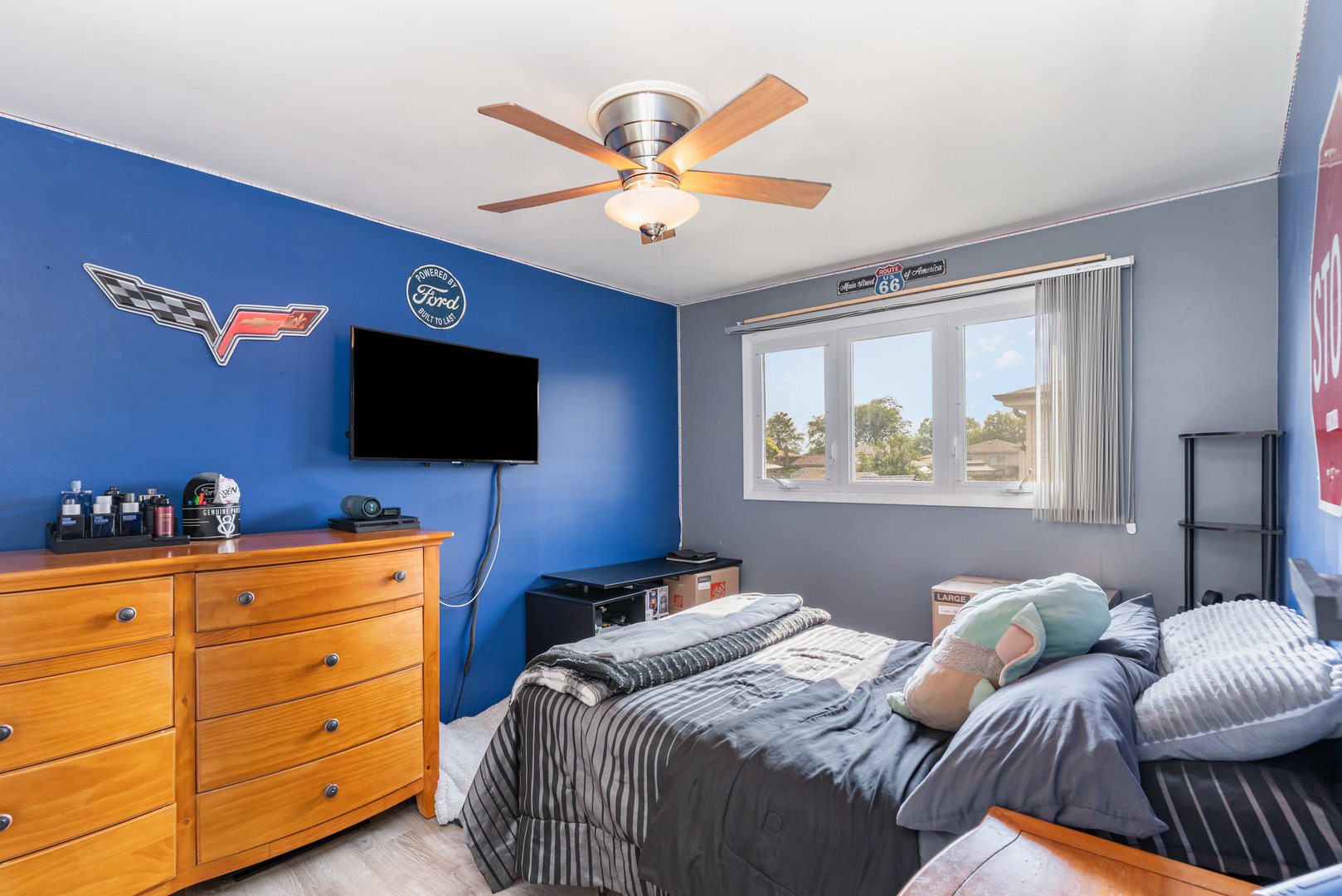 8901 Leslie Drive, Orland Hills, IL 60487